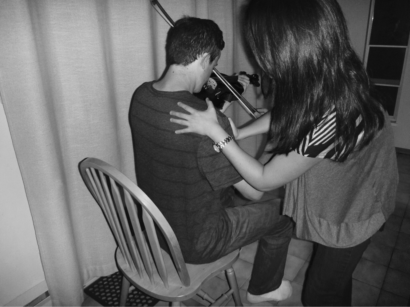 Six violin postures that cause pain and injuries amongst beginner